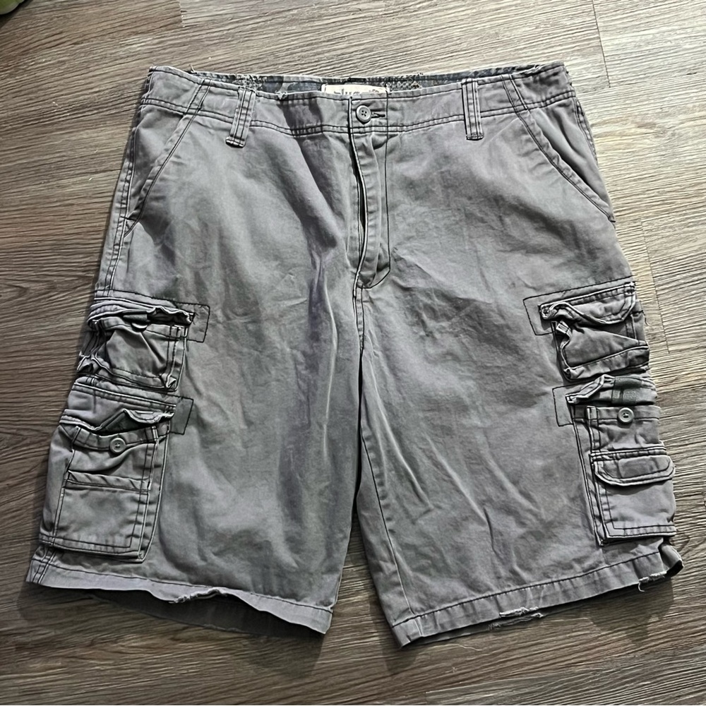 Plugg Men's Charcoal Cargo Shorts